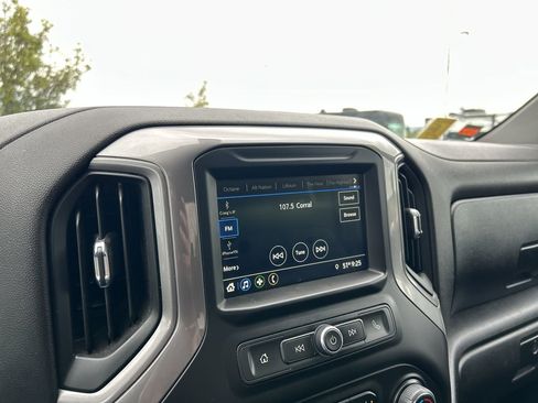 Used 2019 Chevrolet Silverado 1500 Custom Trail Boss AWD/4WD image 28