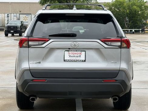 Used 2021 Toyota RAV4 XLE Premium FWD image 5