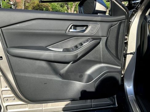 New 2026 Nissan Rogue Platinum image 10