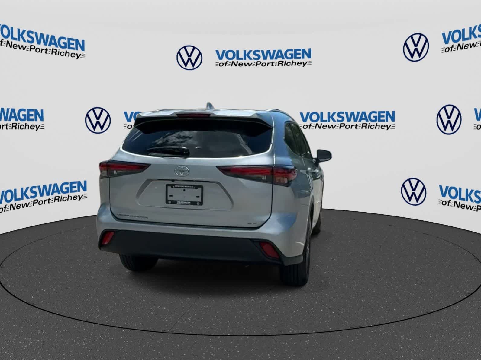 Used 2025 Toyota Highlander XLE FWD image 7