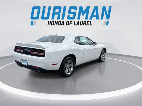 Used 2019 Dodge Challenger SXT image 8
