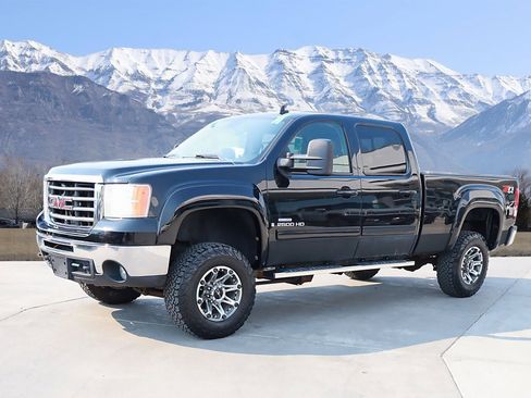 Used 2008 GMC Sierra 2500 SLT w/ Z71 Off-Road Package image 2