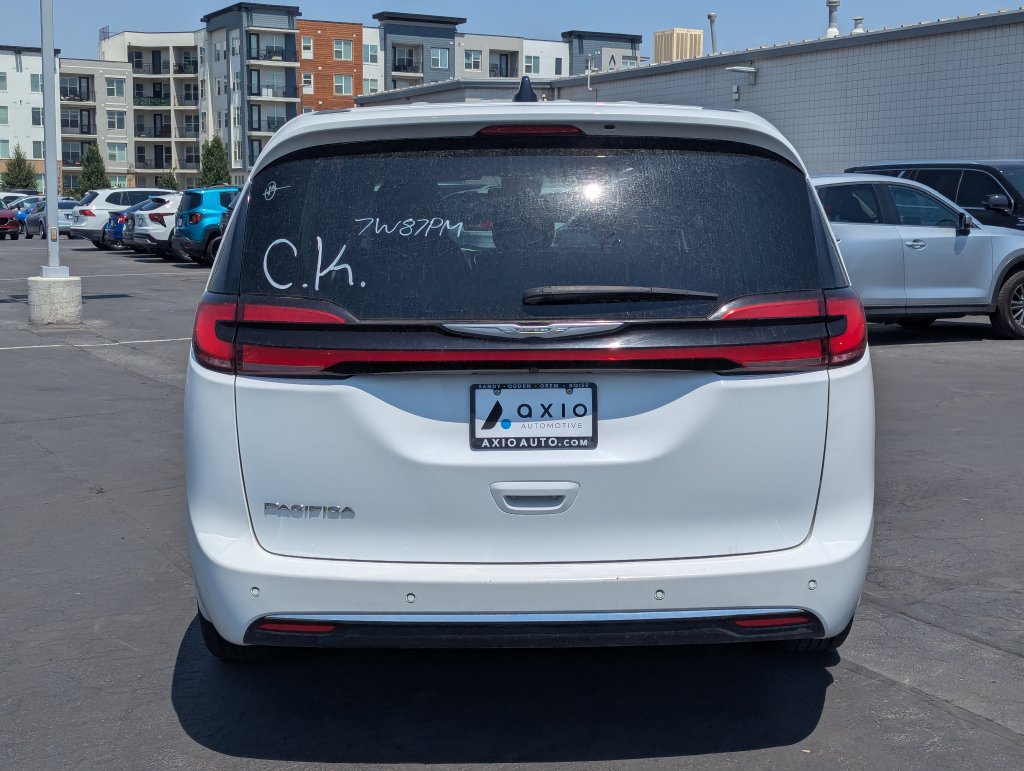 Used 2023 Chrysler Pacifica Touring-L FWD image 6