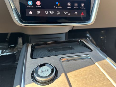 Certified 2025 Volvo EX90 Plus image 17