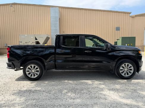 Used 2020 Chevrolet Silverado 1500 Custom w/ Custom Value Package RWD image 4