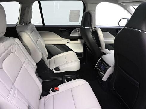 New 2026 Lincoln Aviator Reserve AWD/4WD image 17
