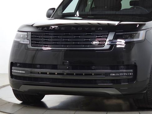 Used 2025 Land Rover Range Rover SE AWD/4WD image 12