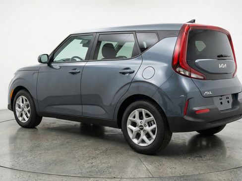 Used 2025 Kia Soul LX w/ LX Technology Package FWD image 6