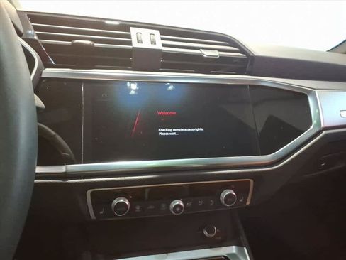 Certified 2025 Audi Q3 2.0T Premium image 13