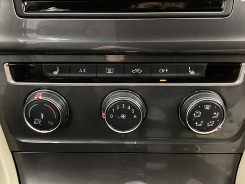 Used 2017 Volkswagen Golf Alltrack S image 35