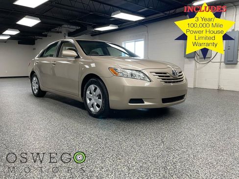 Used 2009 Toyota Camry LE FWD image 1