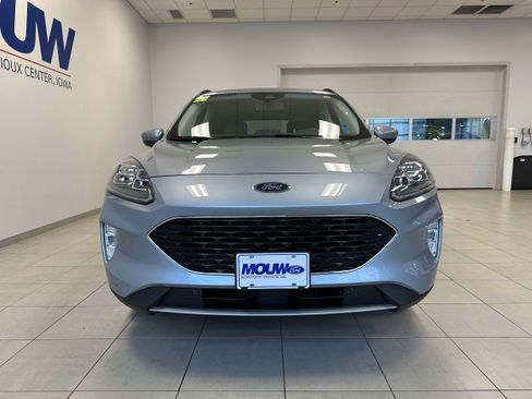 Used 2022 Ford Escape Titanium image 3