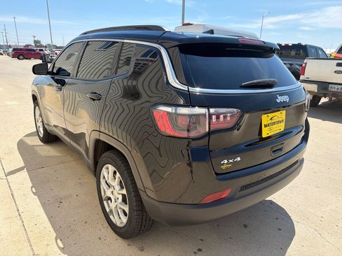 Used 2023 Jeep Compass Latitude AWD/4WD image 5