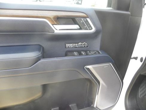 Used 2022 Chevrolet Silverado 1500 High Country w/ Technology Package image 19