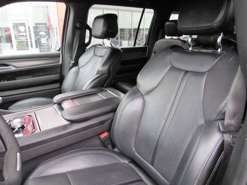Used 2024 Jeep Wagoneer Series II w/ Flexible Seating Group image 10
