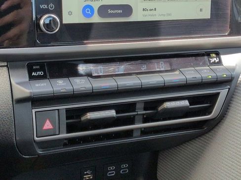 Certified 2025 Toyota Camry SE FWD image 14