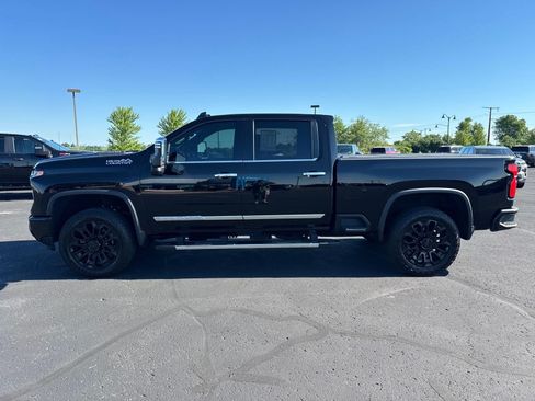 Used 2025 Chevrolet Silverado 2500 High Country w/ High Country Premium Package AWD/4WD image 2