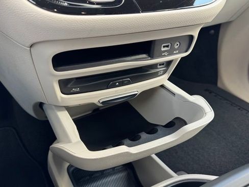 Used 2017 Chrysler Pacifica Touring-L Plus w/ Advanced Safetytec Group image 29