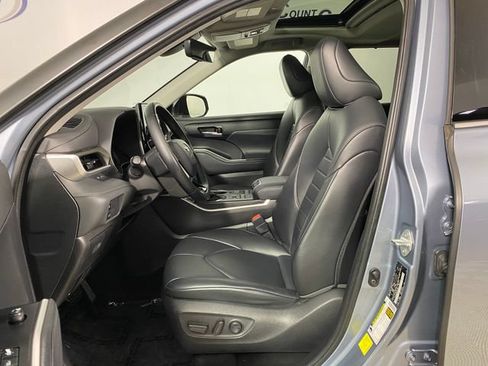 Certified 2021 Toyota Highlander XLE AWD/4WD image 12