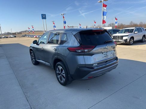 Used 2021 Nissan Rogue SV image 7