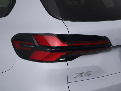 Used 2024 BMW X5 xDrive50e w/ M Sport Package AWD/4WD image 18