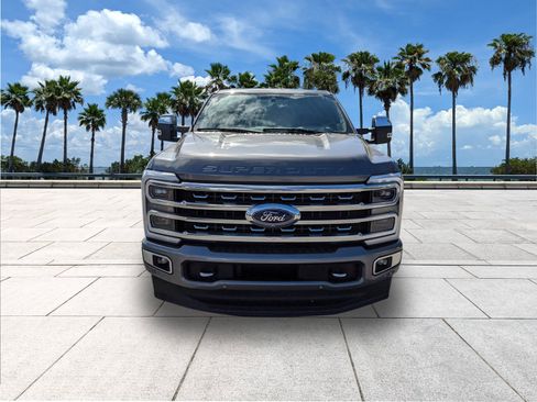 Used 2024 Ford F250 Platinum image 3