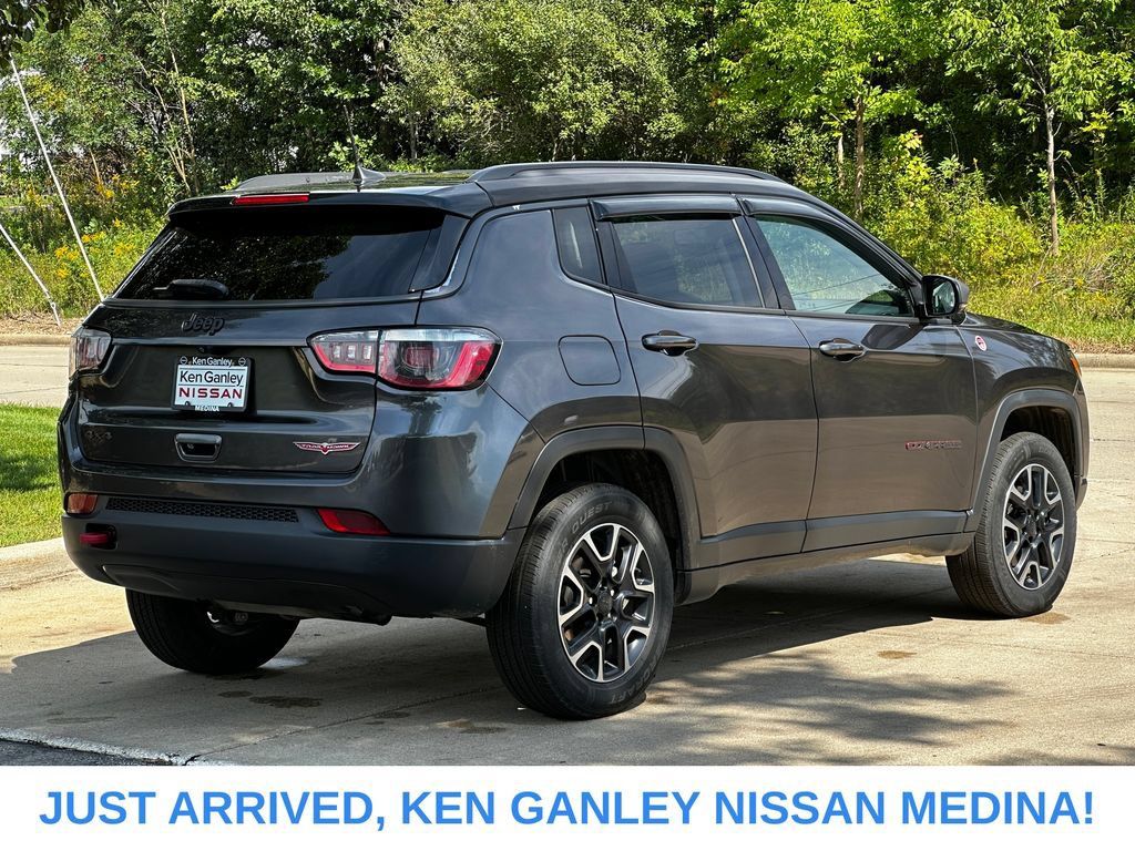 Used 2019 Jeep Compass Trailhawk w/ Popular Equipment Group AWD/4WD image 3