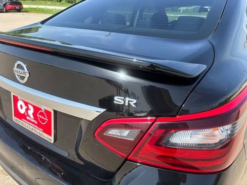 Used 2017 Nissan Altima 2.5 SR w/ Midnight Edition Package FWD image 9