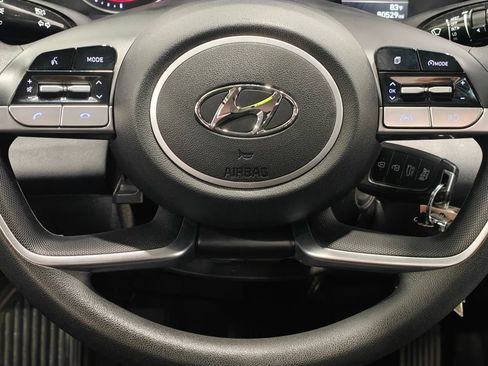 Used 2021 Hyundai Elantra SE FWD image 5