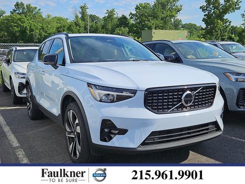 Used 2024 Volvo XC40 B5 Plus w/ Protection Package Premier AWD/4WD image 1