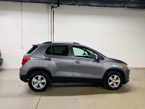 Used 2019 Chevrolet Trax LT w/ LT Convenience Package FWD image 9