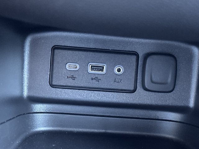 Used 2024 Chevrolet Equinox LT FWD image 34
