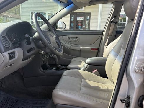 Used 2002 Oldsmobile Intrigue GL w/ Premium Leather Pkg FWD image 9