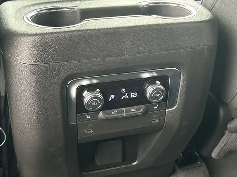 New 2026 GMC Yukon Elevation image 32