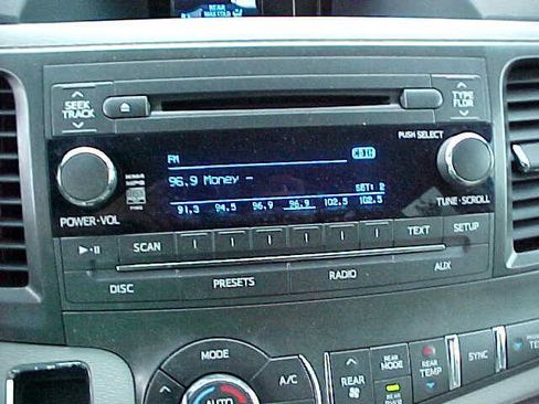 Used 2012 Toyota Sienna XLE image 20