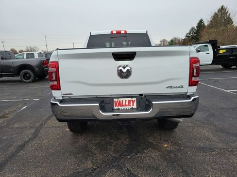 New 2024 RAM 2500 Tradesman w/ Safety Group AWD/4WD image 5