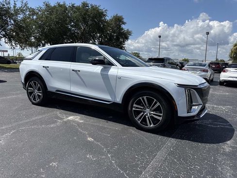 New 2026 Cadillac Lyriq Luxury RWD image 1
