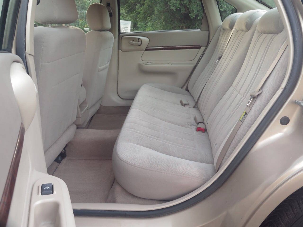 Used 2005 Chevrolet Impala w/ Preferred Equipment Group FWD image 12