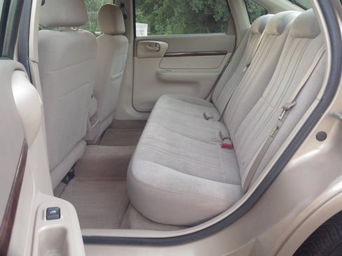 Used 2005 Chevrolet Impala w/ Preferred Equipment Group FWD image 12