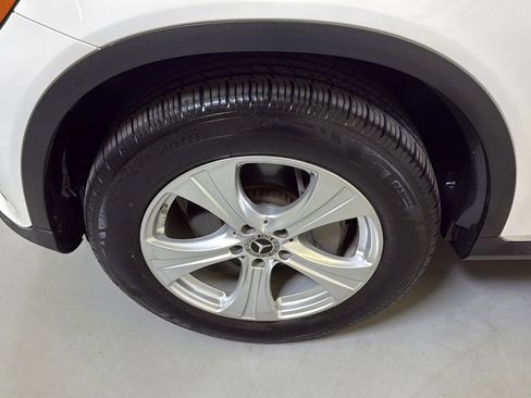 Used 2018 Mercedes-Benz GLC 300 4MATIC w/ Premium Package image 28