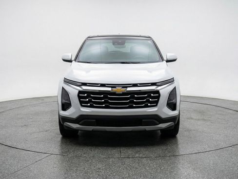 Used 2025 Chevrolet Equinox LT FWD image 2