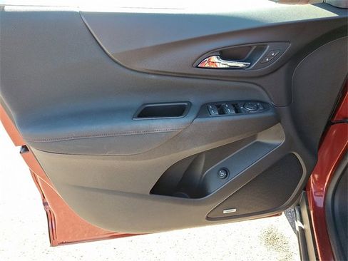 Used 2022 Chevrolet Equinox RS w/ RS Leather Package image 9