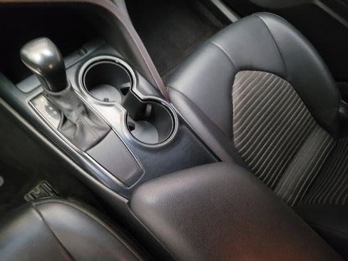 Used 2020 Toyota Camry SE image 26