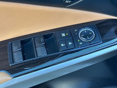 Used 2014 Lexus IS 350 w/ Luxury Package w/Brown Wood image 12