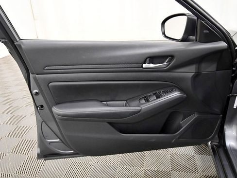 Used 2024 Nissan Altima 2.5 SV AWD/4WD image 13