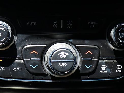 Used 2020 Jeep Cherokee Limited FWD image 45