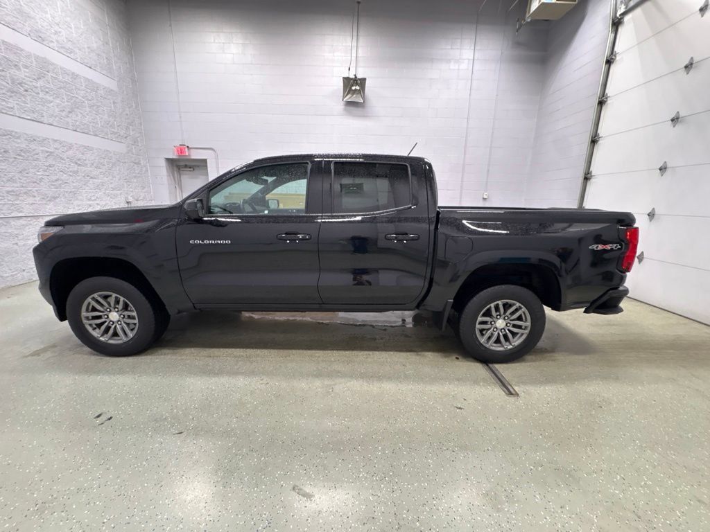 Certified 2023 Chevrolet Colorado LT w/ LT Convenience Package II AWD/4WD image 8