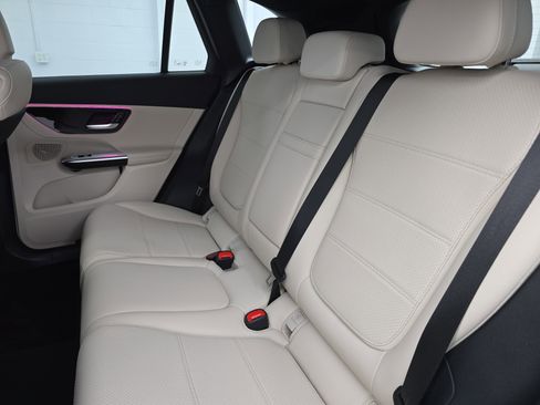 Used 2025 Mercedes-Benz GLC 300 image 14