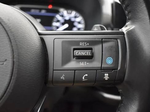Used 2024 Nissan Pathfinder SV FWD image 23