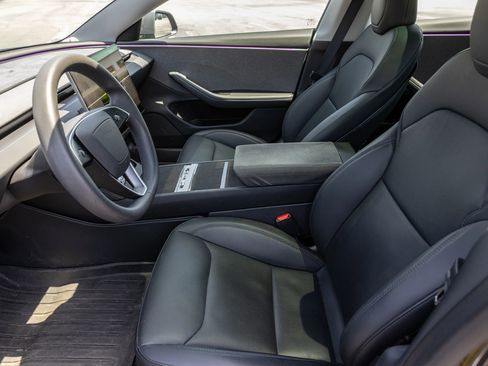 Used 2024 Tesla Model 3 Standard Range RWD image 19